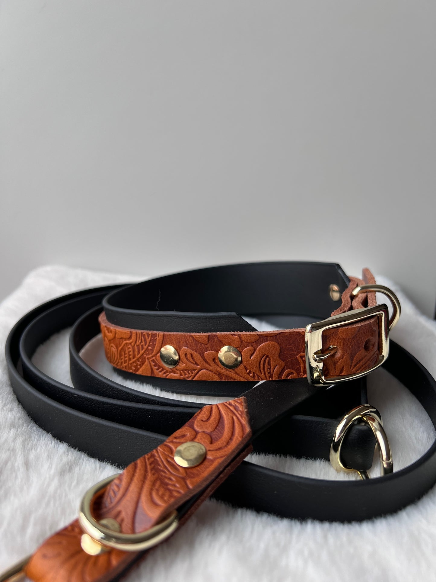 Fettleder Halsband "Florale Eleganz"